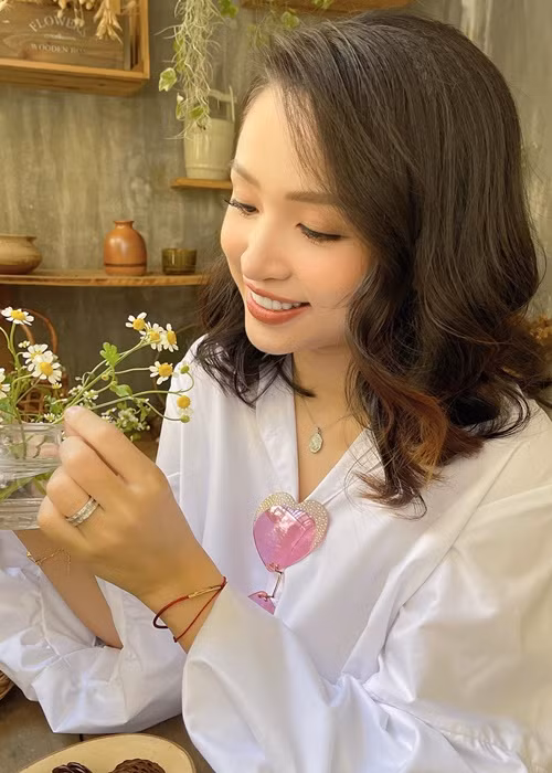 Bà mẹ hai con có cuộc sống viên mãn sau khi tái hôn.