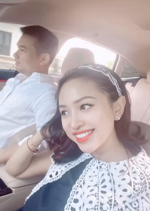 Nữ MC tiết lộ sau sinh 2 tuần, cô chỉ nặng hơn xưa 1kg.