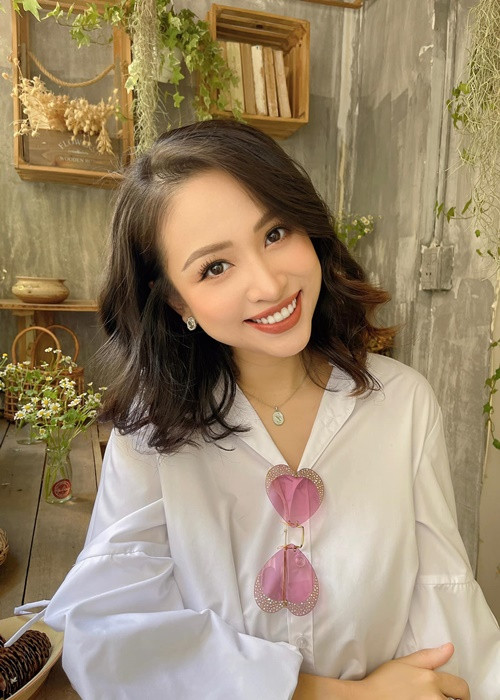 Nhan sắc của Vân Hugo rạng rỡ chỉ sau chưa đầy một tháng sinh nở.