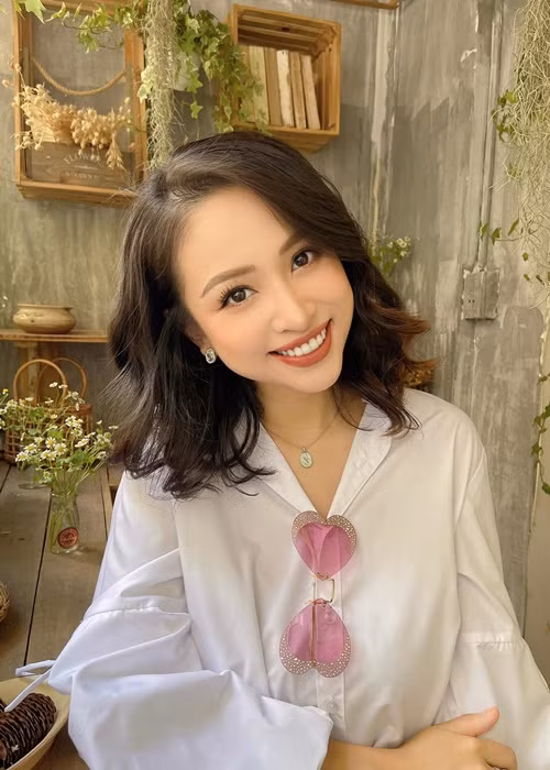 Nhan sắc của Vân Hugo rạng rỡ chỉ sau chưa đầy một tháng sinh nở.