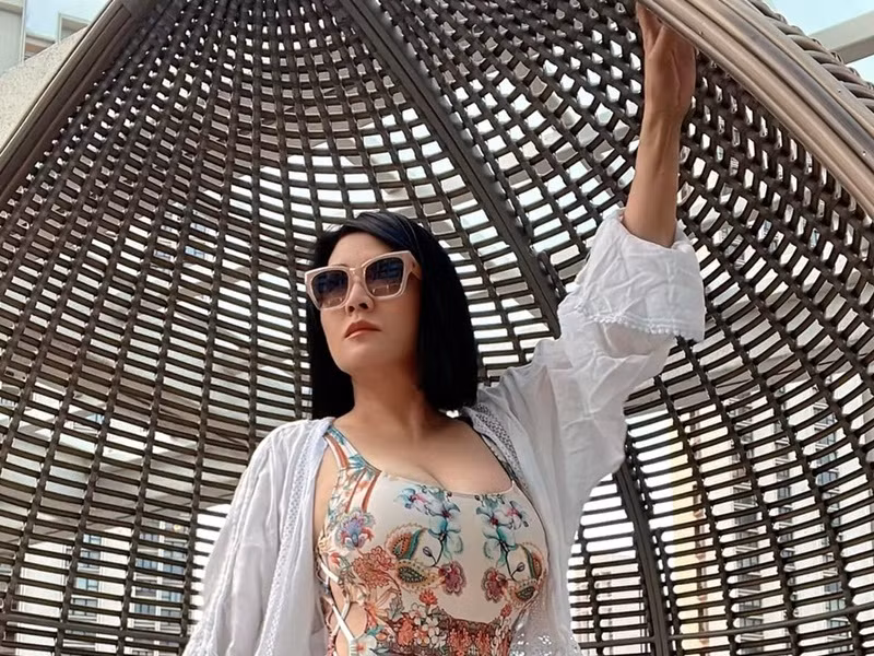 Tuy chiều cao không chuẩn như người mẫu, Trizzie Phương Trinh vẫn gợi cảm hút hồn. Ảnh: FBNV