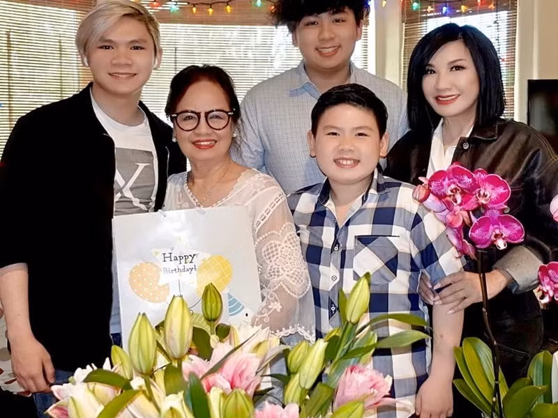 Nữ ca sĩ giữ mối quan hệ tốt đẹp với gia đình chồng cũ. Ảnh: FBNV