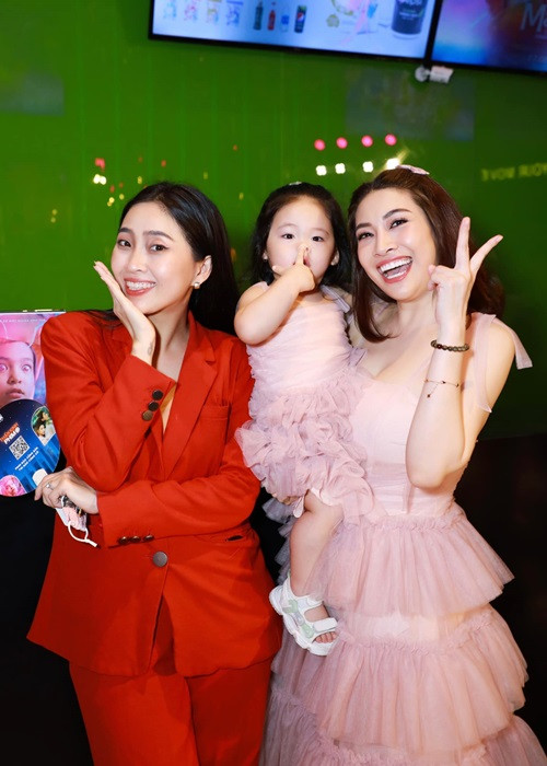 Pha Lê liên tục xuất hiện tại các sự kiện sau ca phẫu thuật thẩm mỹ.