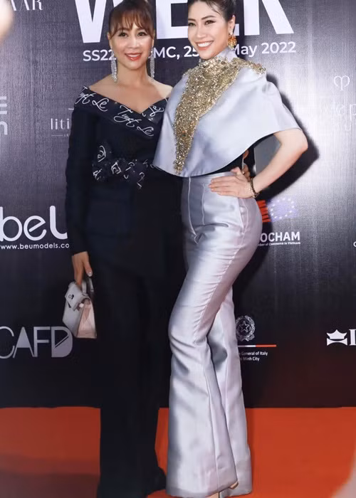 Nữ ca sĩ quyết định dao kéo nhiều bộ phận trên cơ thể sau tuyên bố ly hôn.