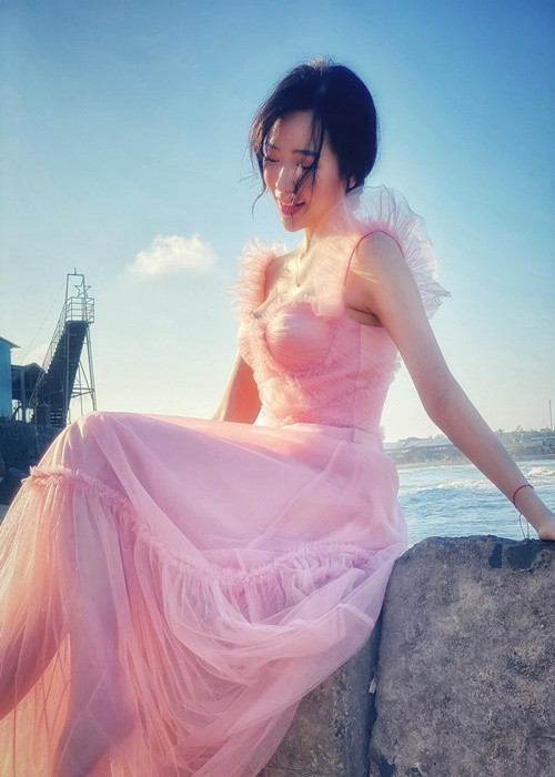 Người tình màn ảnh của Phan Anh có phong cách thời trang đa dạng. Ảnh: FBNV