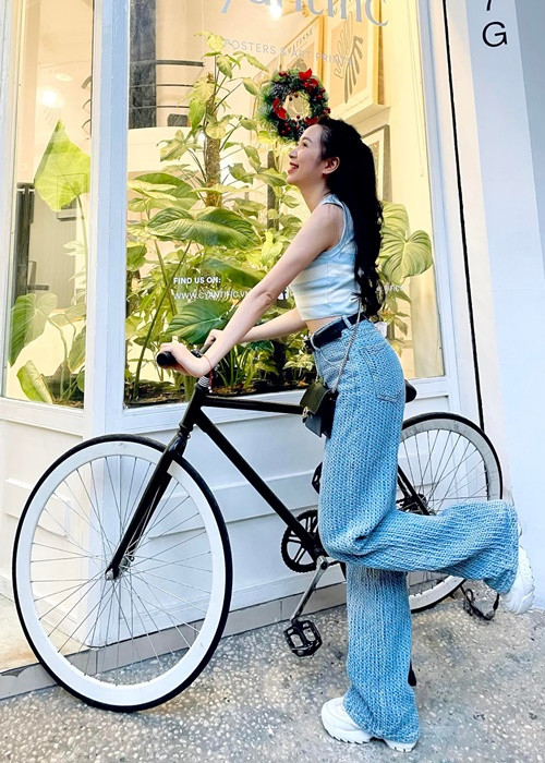 Kim Oanh chia sẻ, cô là người thiên hướng đi tìm cuộc sống bình yên, không thích bon chen. Ảnh: FBNV