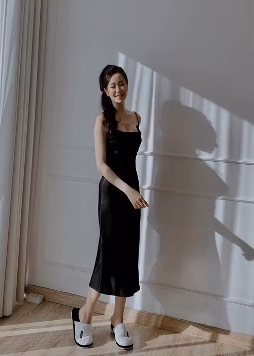 Kim Oanh lúc trẻ trung, cá tính khi lại quyến rũ. Ảnh: FBNV