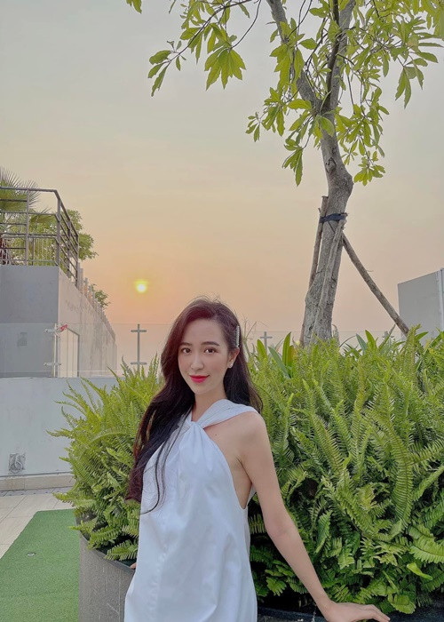 Không có tiêu chí cụ thể về bạn trai nhưng người đẹp mong muốn tìm được một người đàn ông hiền lành, có thể cùng cô xây dựng gia đình nhỏ hạnh phúc. Ảnh: FBNV