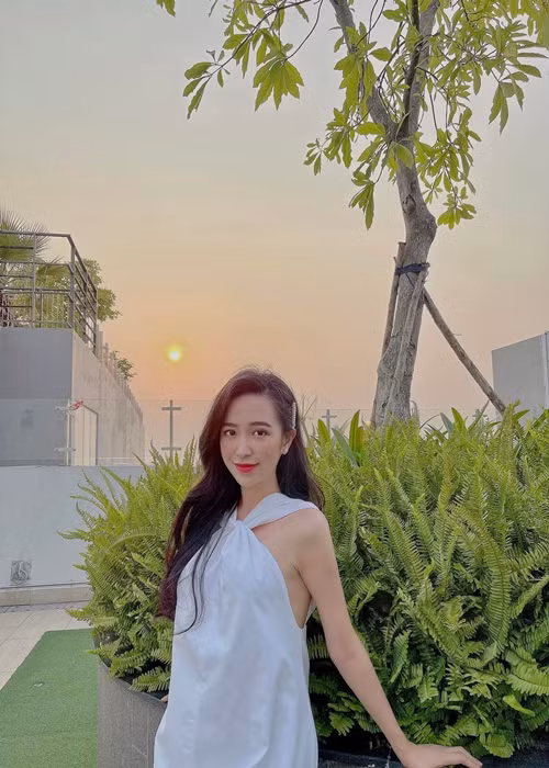 Không có tiêu chí cụ thể về bạn trai nhưng người đẹp mong muốn tìm được một người đàn ông hiền lành, có thể cùng cô xây dựng gia đình nhỏ hạnh phúc. Ảnh: FBNV