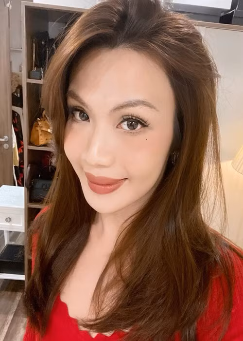 Đào Bá Lộc xinh hết nấc dù tự tay trang điểm.