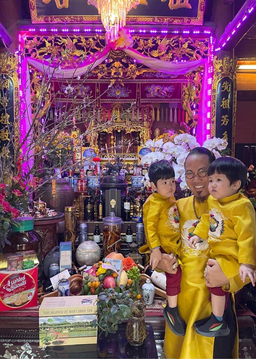 Vượng Râu đón 3 cô con gái gia nhập tổ ấm trước khi có cặp song sinh quý tử. Ảnh: FBNV