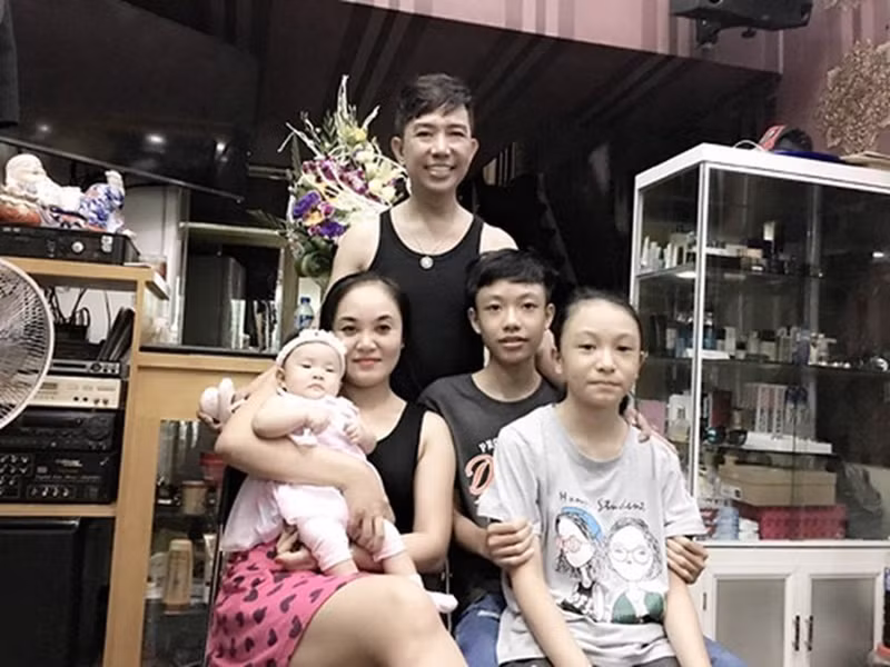 Ngoài Bằng Kiều, Long Nhật cũng là nghệ sĩ đông con bậc nhất showbiz Việt. Ảnh: FBNV