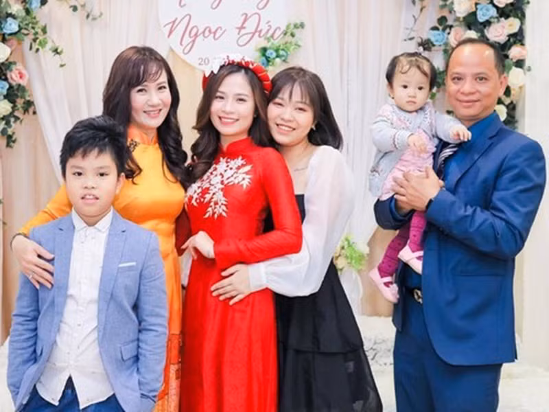 Cặp vợ chồng diễn viên Anh Tuấn - Nguyệt Hằng cũng có 4 người con "đủ nếp - đủ tẻ". Ảnh: FBNV