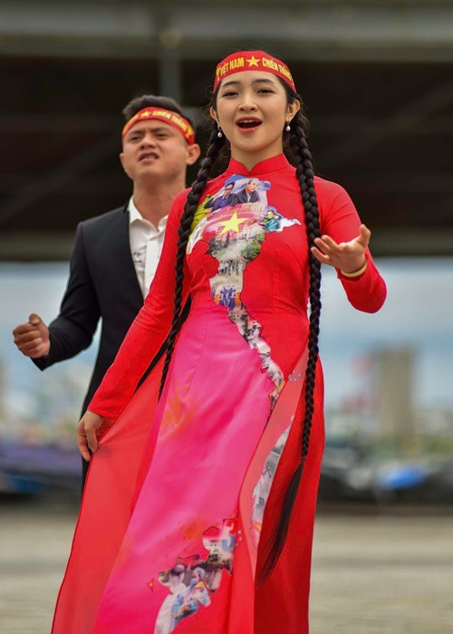 Hồng Minh tập trung cho việc học và thỉnh thoảng tham gia một số chương trình hay dự án âm nhạc. Ảnh: FBNV