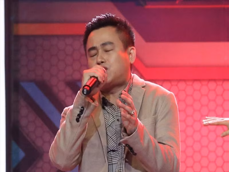 May mắn, Hữu Tín được anh trai, bạn bè đưa vào viện cấp cứu. Sống lại sau lần tự tử, Hữu Tín xác định bản thân chỉ còn cách đối mặt với khó khăn. Ảnh: Lao động