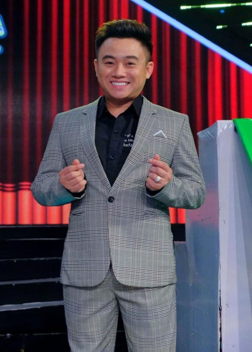 Hữu Tín kiệt sức khi phải trả nợ 60, 70 triệu đồng mỗi tháng. Đến năm 2020, anh vẫn nợ ngân hàng khoảng một tỷ đồng nhưng món nợ không còn làm khó được nam diễn viên. Ảnh: Công lý và xã hội