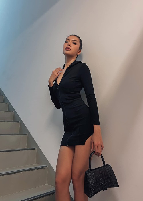 Chân dài sinh năm 1991 công khai hẹn hò vào cuối năm 2021.