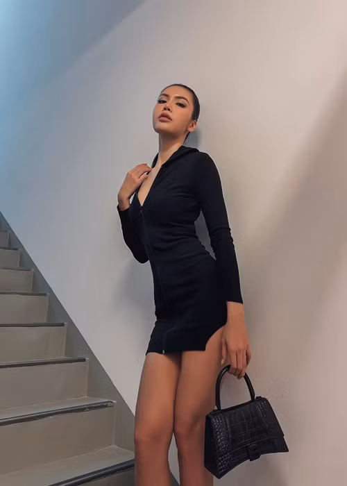 Chân dài sinh năm 1991 công khai hẹn hò vào cuối năm 2021.