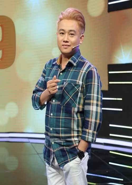 Theo nguồn tin Dân trí xác nhận, Công an quận 8, TPHCM đang làm việc với cây hài Hữu Tín. Dù kết quả kiểm tra nhanh dương tính nhưng anh phủ nhận việc sử dụng ma túy. Ảnh: VTC