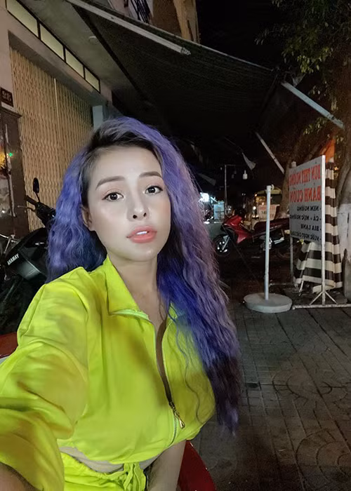 Lương Bằng Quang cho biết bạn gái của anh chắc chắn không chủ động sử dụng bất kì chất kích thích nào, kể cả rượu bia. Nam nhạc sĩ cho rằng có thể Ngân 98 đã mắc bẫy, uống ly bia hay rượu có ma túy. Về phần mình, Ngân 98 liên tục kêu oan. Ảnh: FBNV