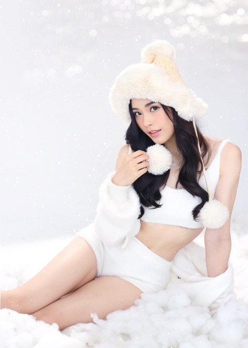 Đặng Thu Huyền là vận động viên bóng chuyền trước khi xin giải nghệ vào năm 2021.