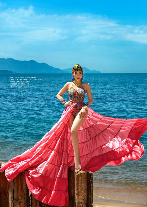 Ngày mang thai đôi, cô xuống sắc thảm hại. Bụng và ngực của Thu Thảo bị rạn rất nhiều vì mang thai đôi, gương mặt và lưng nổi chi chít mụn. Ảnh: Khiem