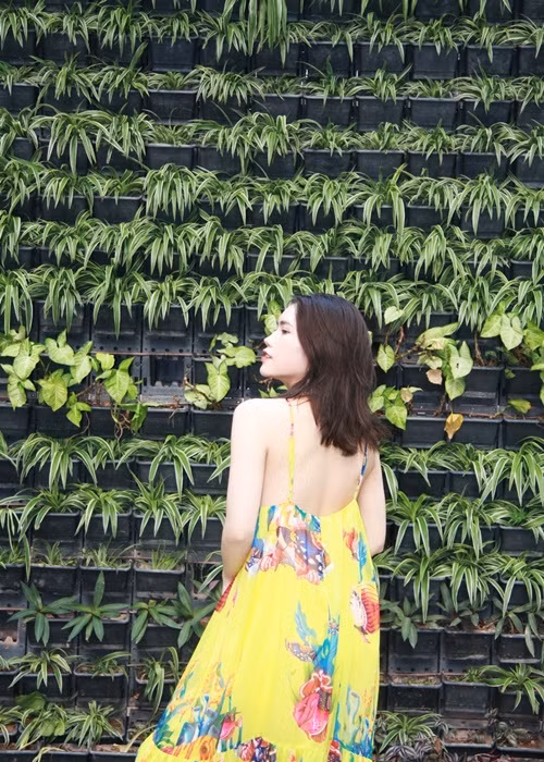 Sau khi sinh con gái đầu lòng, bà xã của Minh Tiệp sở hữu vẻ đẹp đằm thắm của một phụ nữ trưởng thành.