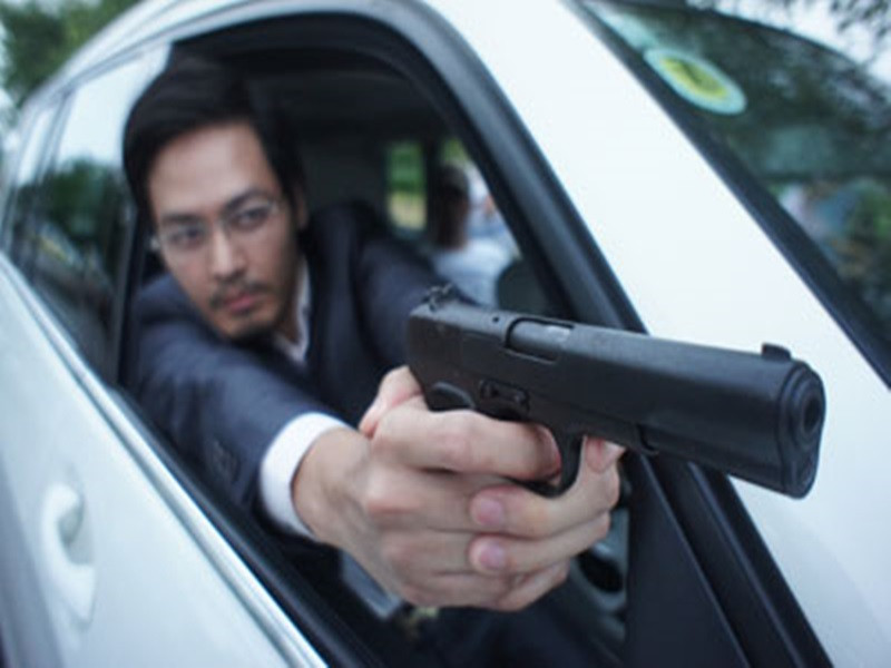 Phan Anh cho biết ban đầu khi đọc kịch bản “Bản di chúc bí ẩn”, anh đã từ chối vì anh cảm thấy đây là vai diễn khó, bản thân anh khó lòng có thể hoàn thành tốt diễn biến tâm lý của nhân vật này. Thế nhưng, nhờ diễn viên Kim Oanh - bà xã của đạo diễn Trịnh Lê Phong thuyết phục và động viên, anh mới “liều lĩnh” để đảm nhận vai diễn quan trọng của bộ phim. Ảnh: Hà Nội mới