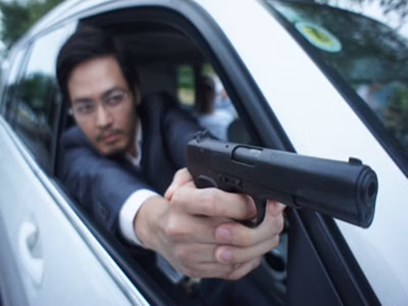 Phan Anh cho biết ban đầu khi đọc kịch bản “Bản di chúc bí ẩn”, anh đã từ chối vì anh cảm thấy đây là vai diễn khó, bản thân anh khó lòng có thể hoàn thành tốt diễn biến tâm lý của nhân vật này. Thế nhưng, nhờ diễn viên Kim Oanh - bà xã của đạo diễn Trịnh Lê Phong thuyết phục và động viên, anh mới “liều lĩnh” để đảm nhận vai diễn quan trọng của bộ phim. Ảnh: Hà Nội mới