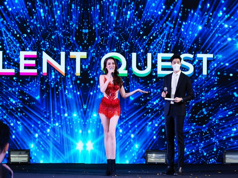 Trân Đài thể hiện bản mash up 2 ca khúc “If I were a boy” và “Be a star” ở phần thi tài năng.