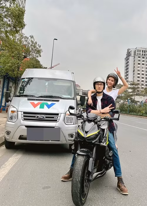 Đình Tú và Huyền Lizzie đóng cặp trong bộ phim "Thương ngày nắng về".