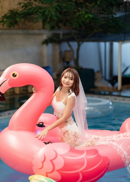 Thảo Vy từng qua một lần sinh nở nhưng thân hình của cô vẫn gọn gàng.