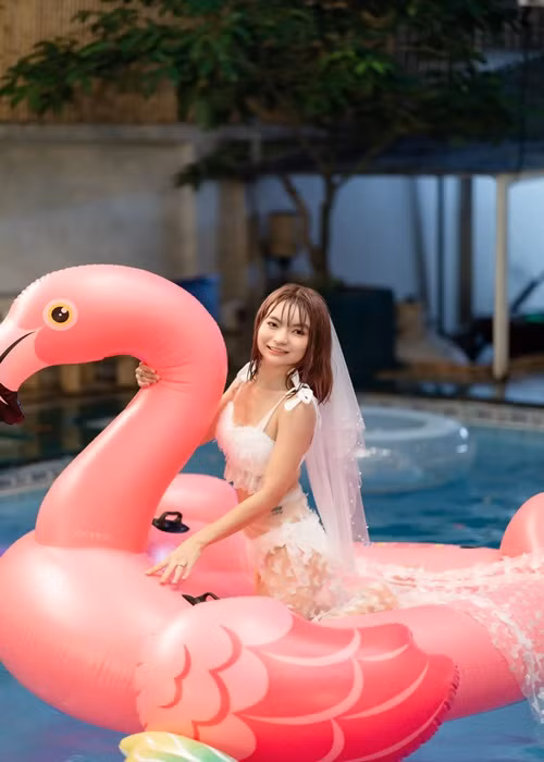 Thảo Vy từng qua một lần sinh nở nhưng thân hình của cô vẫn gọn gàng.