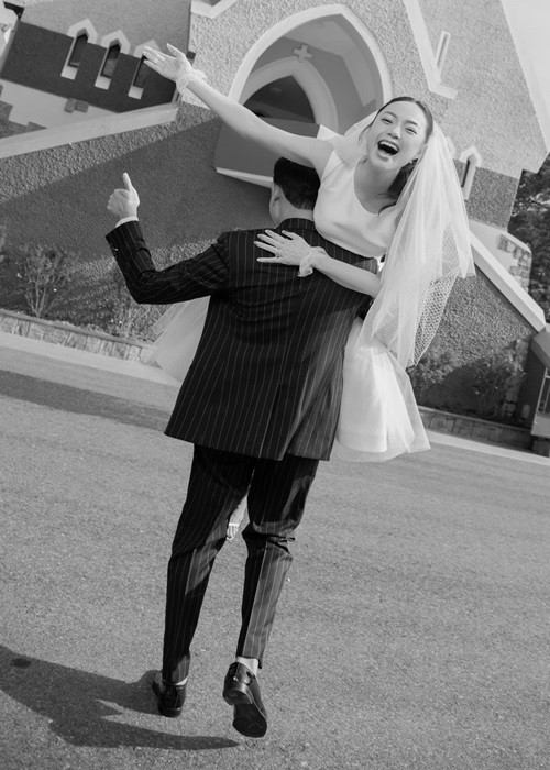 Minh Hang giau co, noi tieng... chang he lep ve ban trai dai gia