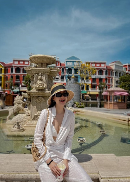 Nữ ca sĩ sinh năm 1987 cũng thường xuyên đi du lịch khắp nơi. Ảnh: FBNV