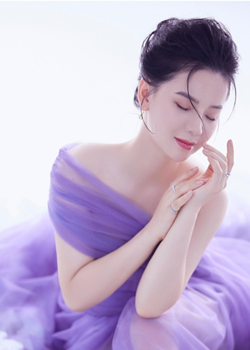 Trước "Hương vị tình thân", "Lối nhỏ vào đời", Linh Hương từng đóng phim "Hoa bay", "Chạm tay vào nỗi nhớ", "Lấy chồng trước Tết", "Đối thủ kỳ phùng". Ảnh: FBNV