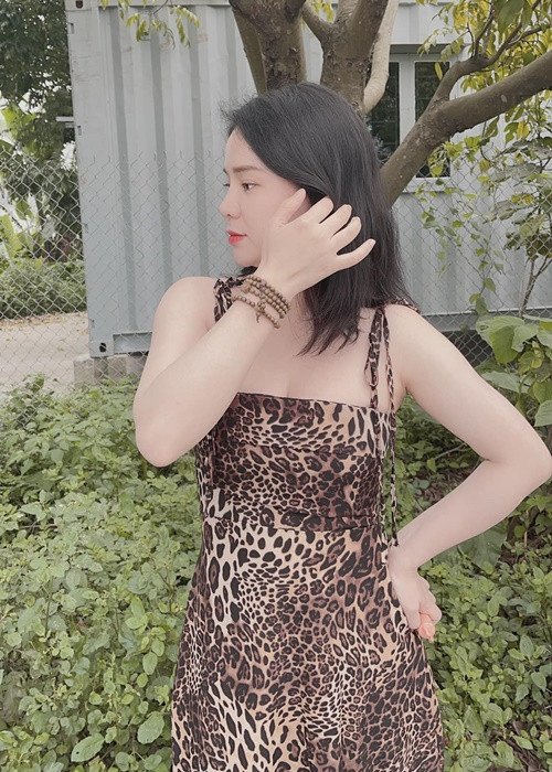 Linh Hương ăn mặc trẻ trung, quyến rũ ở đời thường. Ảnh: FBNV
