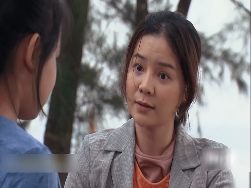 Trước đó, khi đóng "Hương vị tình thân", Linh Hương cũng vào vai gây ức chế. Đó là vai bà Bích hồi trẻ hẹp hòi, ích kỷ. Ảnh: Yan