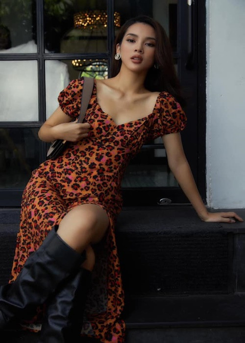 Người đẹp sinh năm 1995 cho hay, cô thường sử dụng hình thức tiêm filler môi và rãnh cười. Ảnh: FBNV