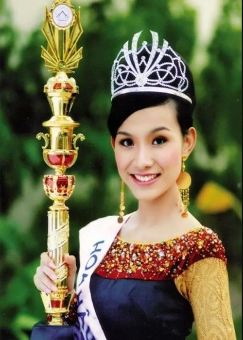 Hoa hậu Hoàn vũ Việt Nam lần đầu tiên được tổ chức vào năm 2008. Trong mùa giải này, vương miện đã được trao cho Nguyễn Thùy Lâm. Ban đầu, chi phí để thực hiện chiếc vương miện này dự kiến rơi vào khoảng 5.000 USD. Tuy nhiên, khi được gắn thêm các hạt pha lê Swarovski, nó có trị giá 12.000 USD. Ảnh: Vietnamnet