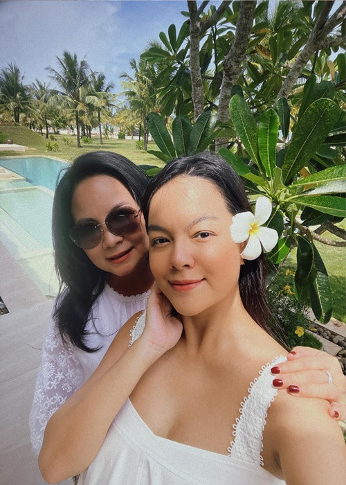 Trong thời gian chưa thừa nhận mang bầu, Phạm Quỳnh Anh cố giấu vòng hai.