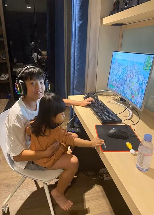 Subeo ngày càng yêu thương em gái cùng cha khác mẹ. Ảnh: FBNV