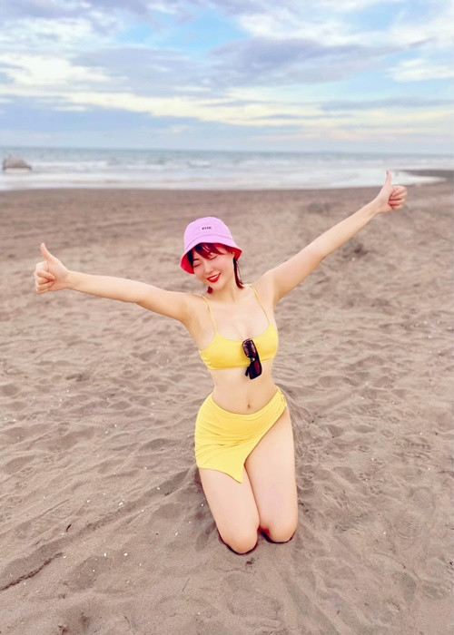 Ba vòng của Thanh Hương gợi cảm nét căng.