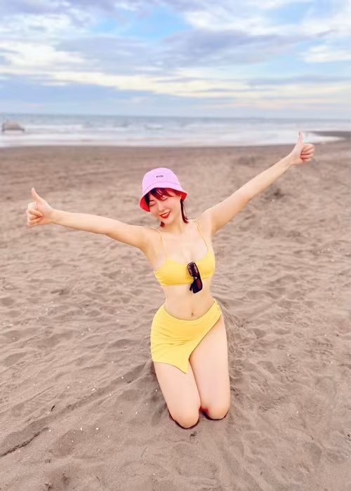 Ba vòng của Thanh Hương gợi cảm nét căng.