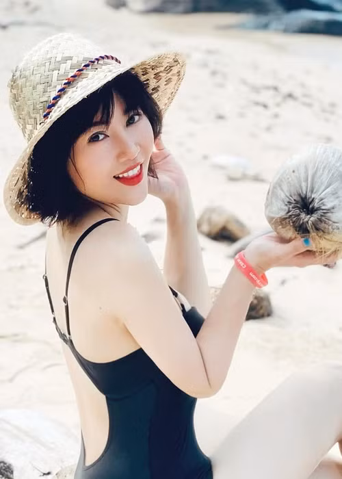 Sau 2 lần sinh nở, Thanh Hương vẫn giữ được vóc dáng thon gọn, gợi cảm.