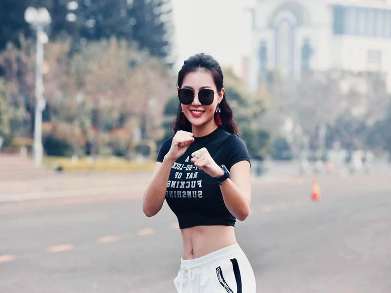 Thanh Hương còn tự tin diện trang phục hở eo.