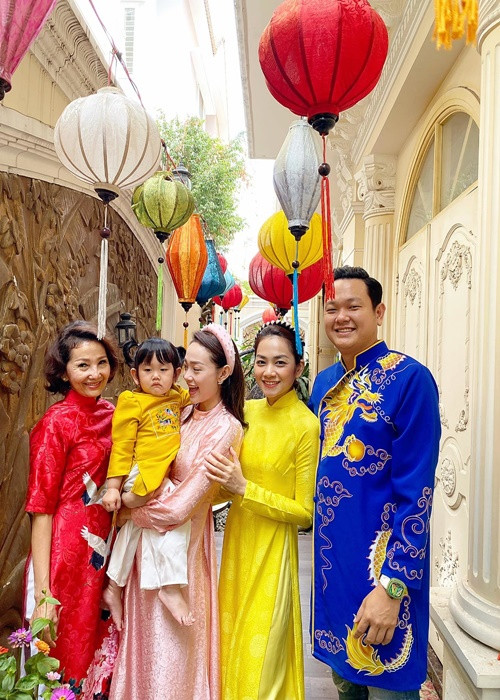 Mối quan hệ giữa Minh Hằng và em dâu được biết rất tốt đẹp. Ảnh: FBNV