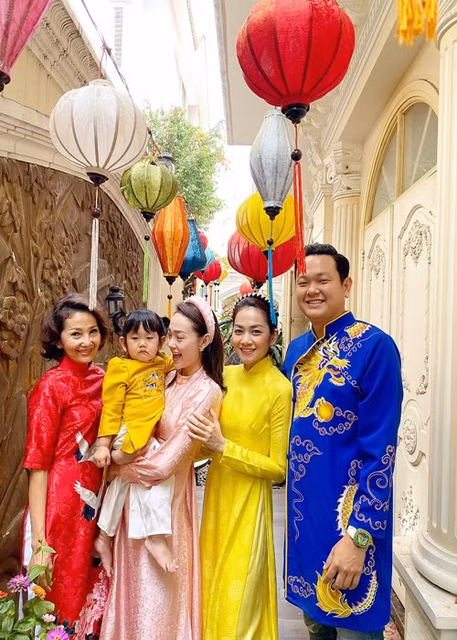 Mối quan hệ giữa Minh Hằng và em dâu được biết rất tốt đẹp. Ảnh: FBNV