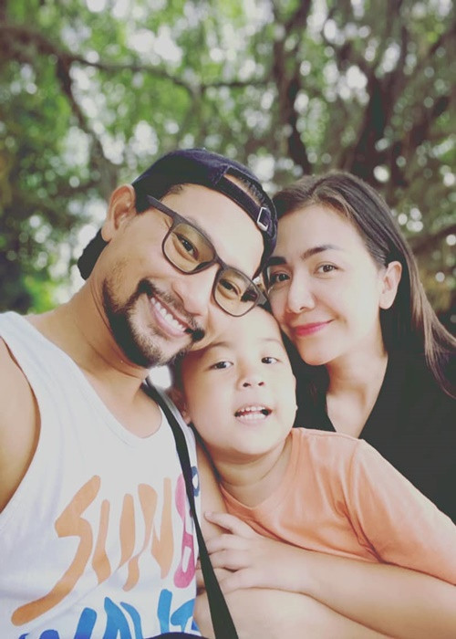Người tình màn ảnh của Minh Hằng kết hôn với Ái Châu vào tháng 1/2015 sau 3 năm công khai yêu nhau. Cuối tháng 7/2015, vợ chồng nam diễn viên đón cậu con trai đầu lòng. Ảnh: FBNV