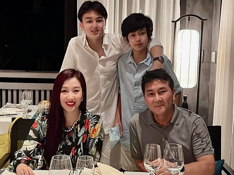 Nam Khánh (tên gọi thân mật ở nhà là Tom) và Nam Anh (tên gọi thân mật ở nhà là Ben) - hai con trai của Thu Hương rất ngoan và chăm học.